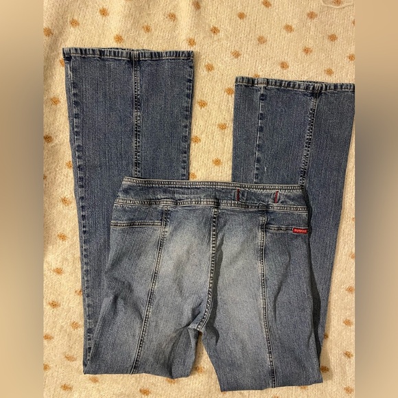 GUESS USA - Picture 2 of 9